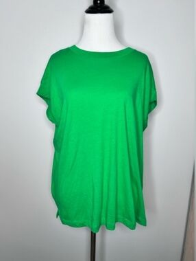 a new day | Essential Crewneck Top in Green